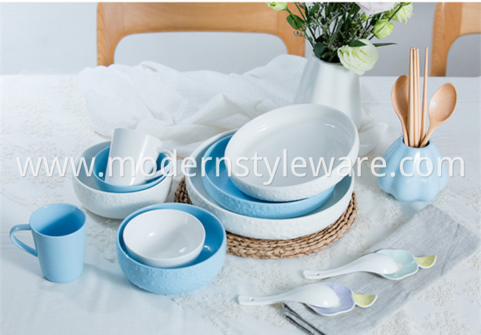 Ceramic dinnerware set